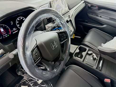 Used 2025 Honda Odyssey Touring image 6
