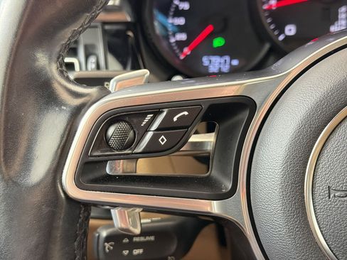 Used 2020 Porsche Macan AWD/4WD image 16