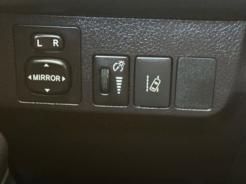 Used 2018 Toyota RAV4 XLE AWD/4WD image 28