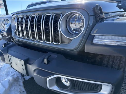 Certified 2025 Jeep Wrangler Sahara image 4