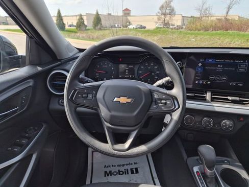 Used 2024 Chevrolet Trax LS w/ LS Convenience Package image 18