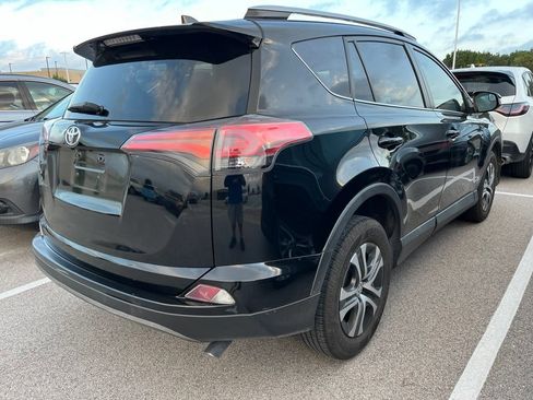 Used 2018 Toyota RAV4 LE FWD image 3