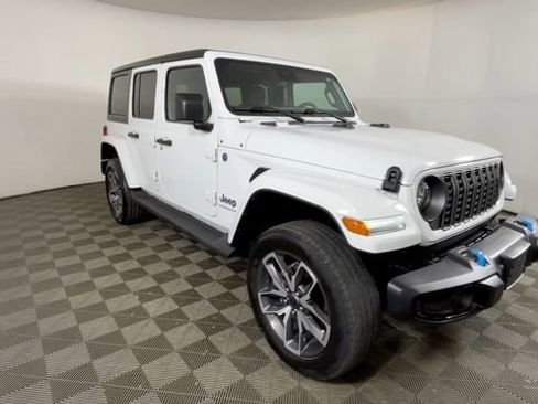 Used 2024 Jeep Wrangler Unlimited w/ Convenience Group AWD/4WD image 14
