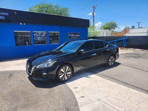 Used 2019 Nissan Altima 2.5 SV FWD image 2