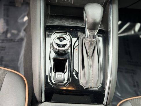 Used 2024 GMC Canyon AT4 image 17