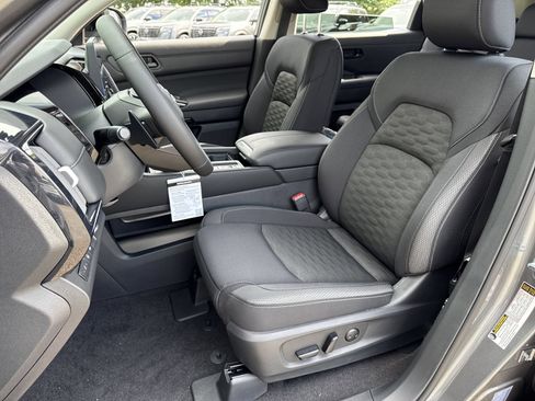 New 2026 Nissan Pathfinder SV w/ SV Premium Package FWD image 15