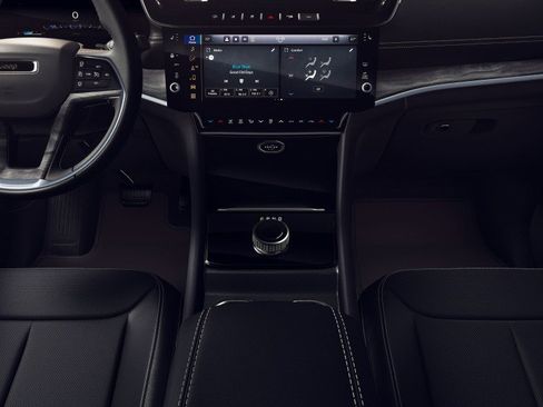 New 2026 Jeep Grand Cherokee Altitude image 5