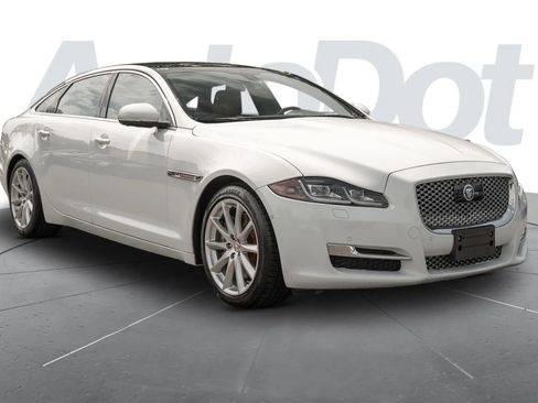 Used 2017 Jaguar XJ L Portfolio AWD/4WD image 4