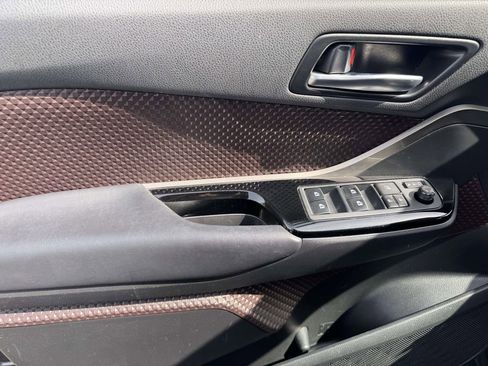 Used 2019 Toyota C-HR Limited FWD image 18