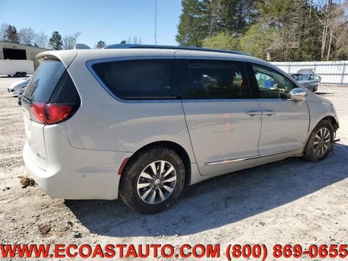 Used 2020 Chrysler Pacifica Limited w/ Advanced Safetytec Group image 2