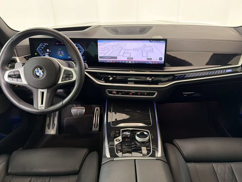 Used 2025 BMW X7 M60i AWD/4WD image 17