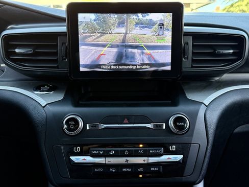 Used 2020 Ford Explorer XLT image 31