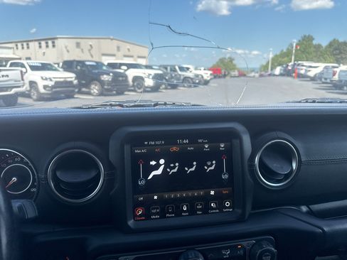 Used 2021 Jeep Gladiator Overland w/ Popular Equipment Package AWD/4WD image 16