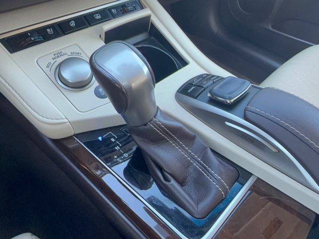 Used 2017 Lexus ES 350 w/ Ultra Luxury Package FWD image 24