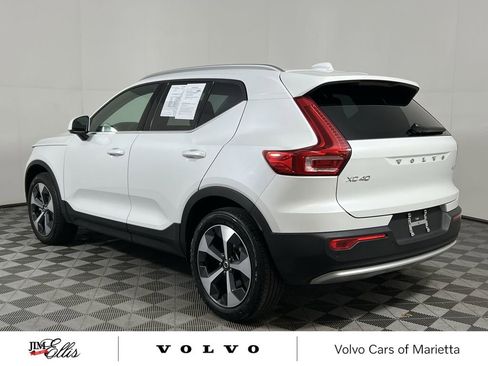 Used 2025 Volvo XC40 B5 Core image 7