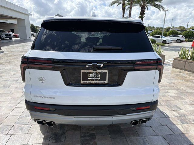 Used 2026 Chevrolet Traverse LT FWD image 3