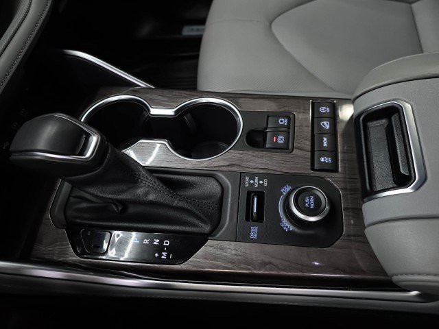 Used 2021 Toyota Highlander Limited AWD/4WD image 31