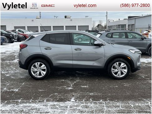 Used 2024 Buick Encore GX Preferred w/ Comfort Package image 2