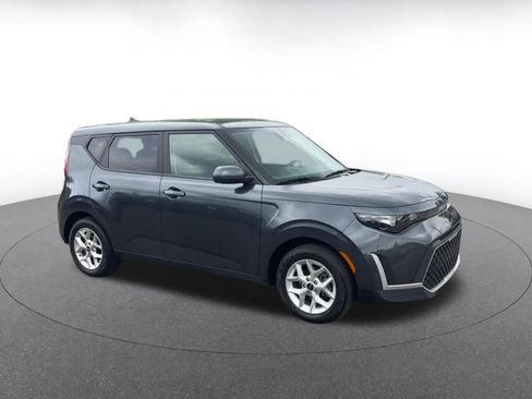 Used 2025 Kia Soul LX w/ LX Technology Package FWD image 2