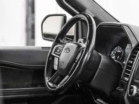 Used 2019 Ford Expedition Limited image 16