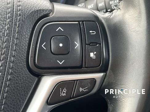 Used 2019 Toyota Highlander XLE AWD/4WD image 22