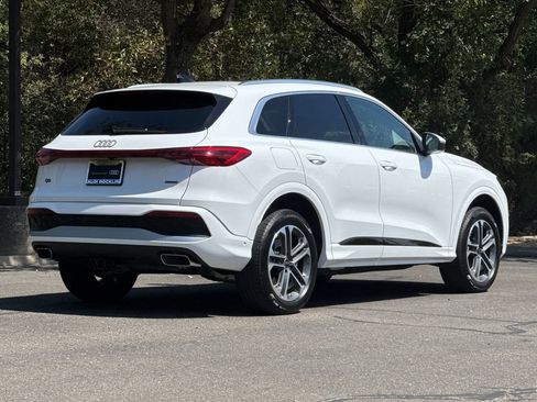 Certified 2025 Audi Q5 Premium AWD/4WD image 7