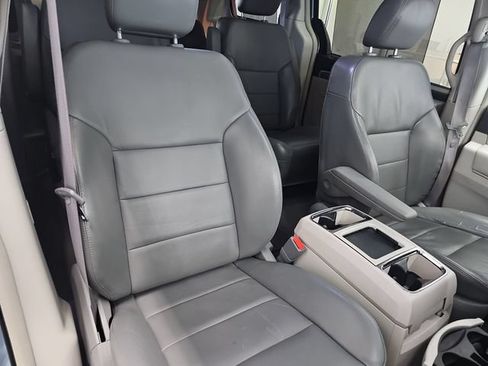 Used 2009 Volkswagen Routan SEL Premium FWD image 31