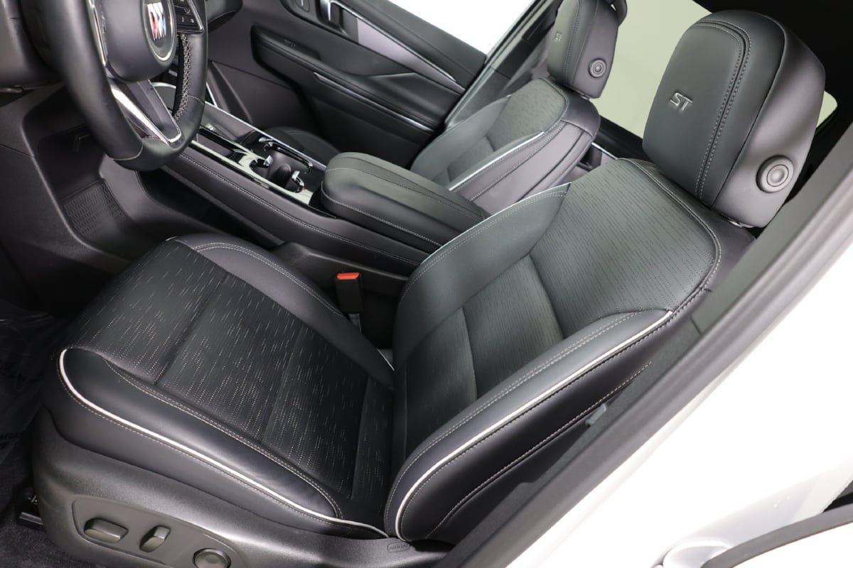 Used 2026 Buick Enclave Sport Touring AWD/4WD image 10