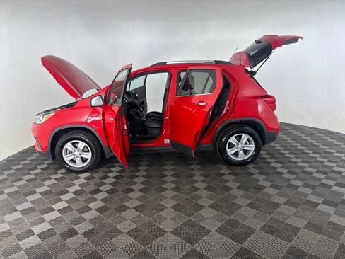 Used 2018 Chevrolet Trax LT w/ Sun & Sound Package AWD/4WD image 9