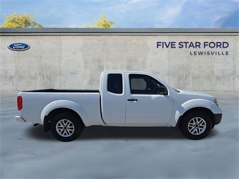 Used 2022 Nissan Frontier SV image 9