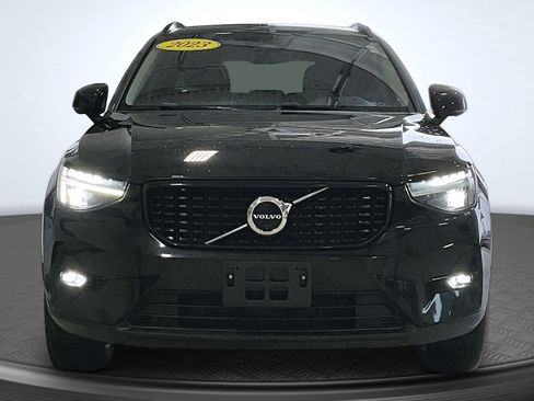 Used 2023 Volvo XC40 B5 Ultimate AWD/4WD image 2