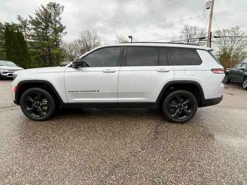 Used 2022 Jeep Grand Cherokee L Laredo image 2