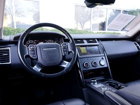 Used 2018 Land Rover Discovery SE image 5