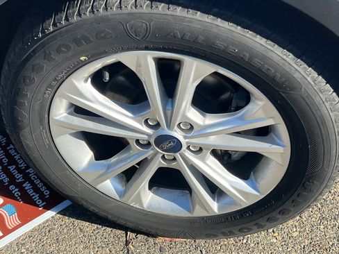 Used 2019 Ford Escape SE FWD image 15