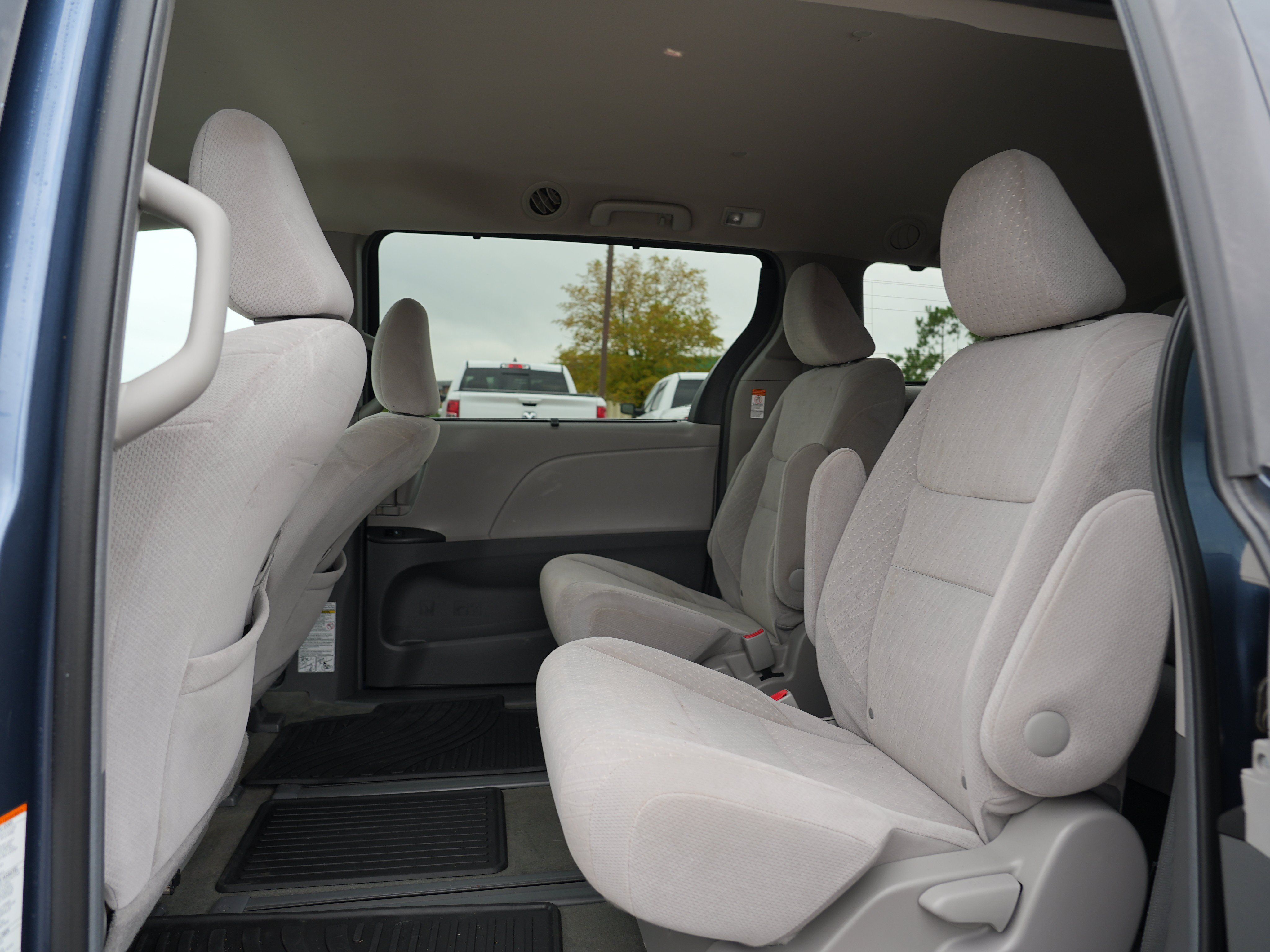 Used 2017 Toyota Sienna LE AWD/4WD image 17