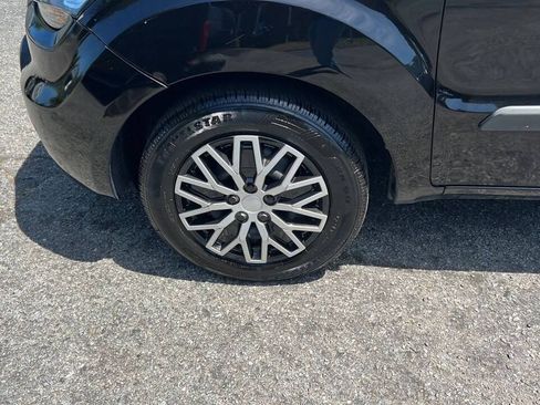 Used 2011 Kia Soul FWD image 25