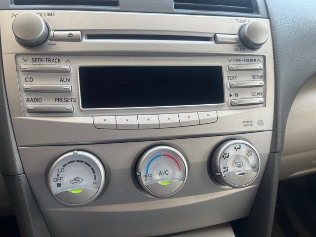 Used 2010 Toyota Camry LE FWD image 15