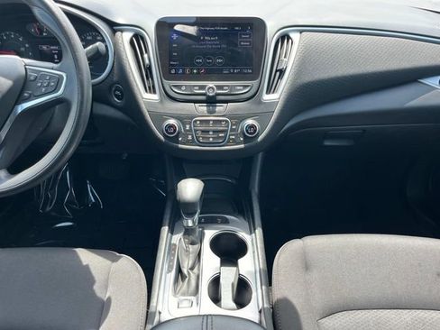Used 2024 Chevrolet Malibu LT FWD image 17