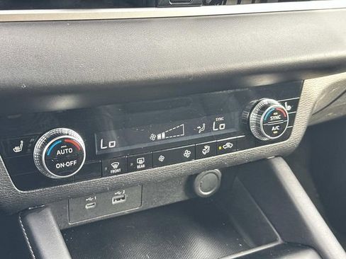 Used 2023 Mitsubishi Outlander SE image 25