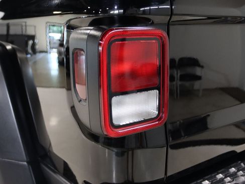 Used 2021 Jeep Gladiator Rubicon w/ Dual Top Group AWD/4WD image 92