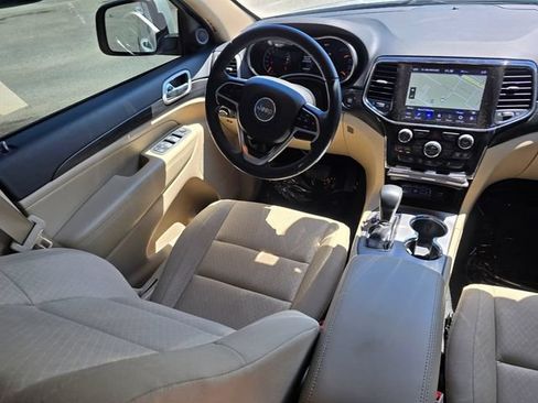 Used 2022 Jeep Grand Cherokee Laredo E RWD image 36