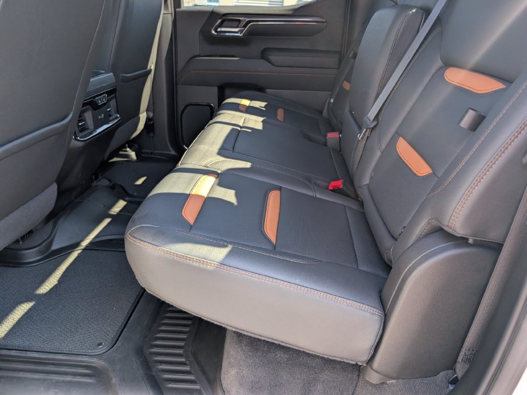 Used 2024 GMC Sierra 1500 AT4 w/ Technology Package AWD/4WD image 8
