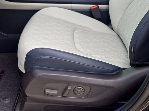 New 2026 Kia Carnival EX FWD image 17