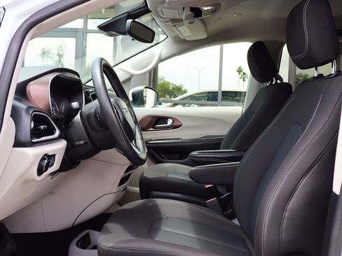 Used 2023 Chrysler Voyager LX FWD image 41