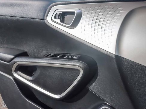 Used 2023 Kia Soul LX w/ LX Technology Package image 37