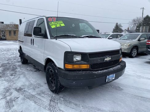 Used 2007 Chevrolet Express 1500 image 3