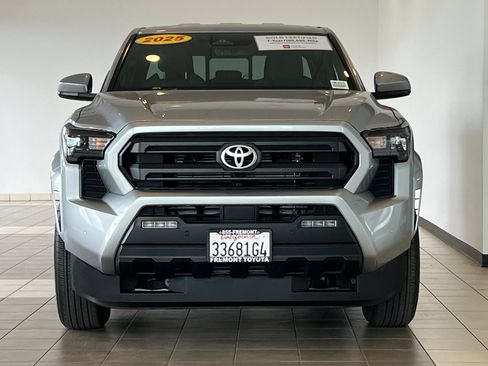 Certified 2025 Toyota Tacoma SR5 w/ SR5 Upgrade Package AWD/4WD image 9