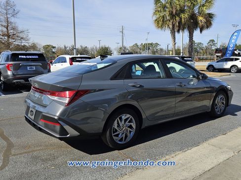 Used 2024 Hyundai Elantra SEL image 5