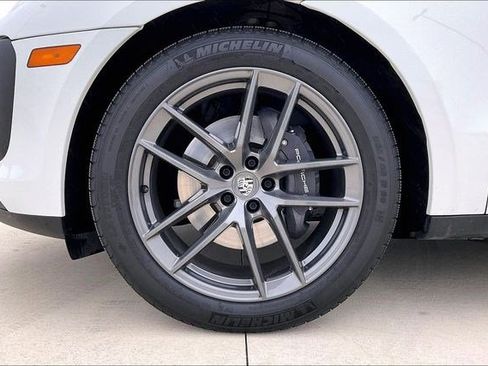 Used 2024 Porsche Macan image 9