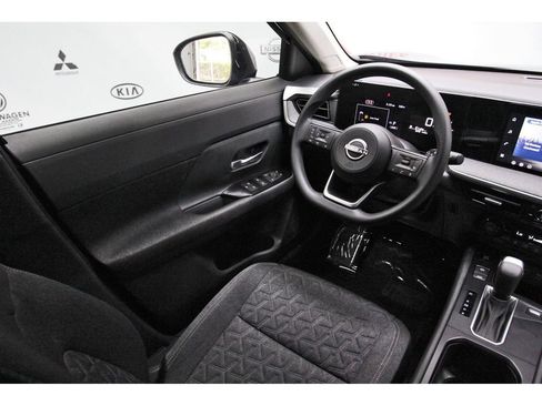 Used 2026 Nissan Kicks SV FWD image 8